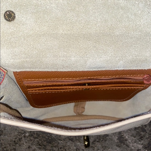 🌟EUC Cream Dooney & Burke Crossbody Bag - Picture 4 of 12